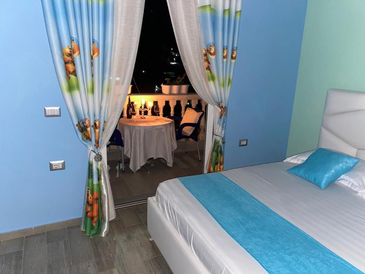 Vila Sinani Sarandë エクステリア 写真