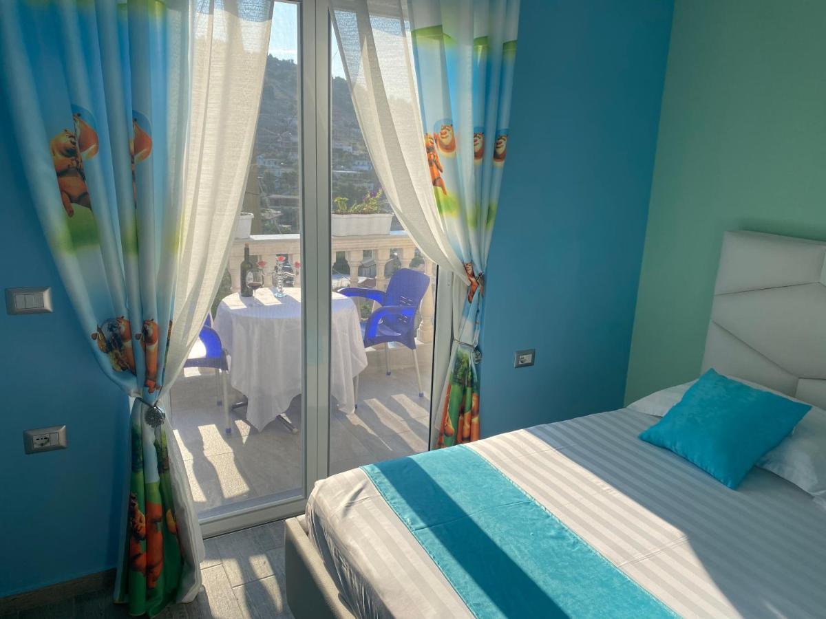 Vila Sinani Sarandë エクステリア 写真