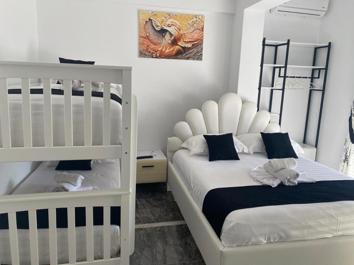 Vila Sinani Sarandë エクステリア 写真