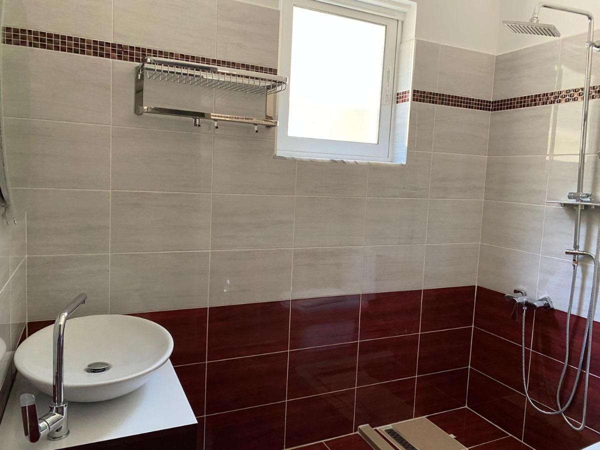 Vila Sinani Sarandë エクステリア 写真