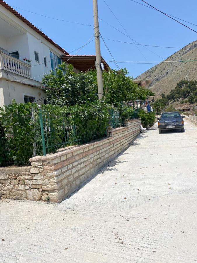 Vila Sinani Sarandë エクステリア 写真