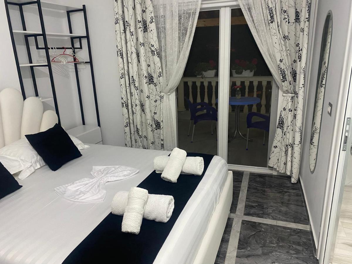 Vila Sinani Sarandë エクステリア 写真