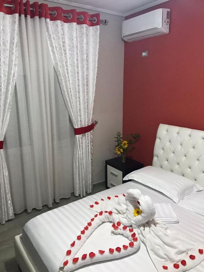 Vila Sinani Sarandë エクステリア 写真