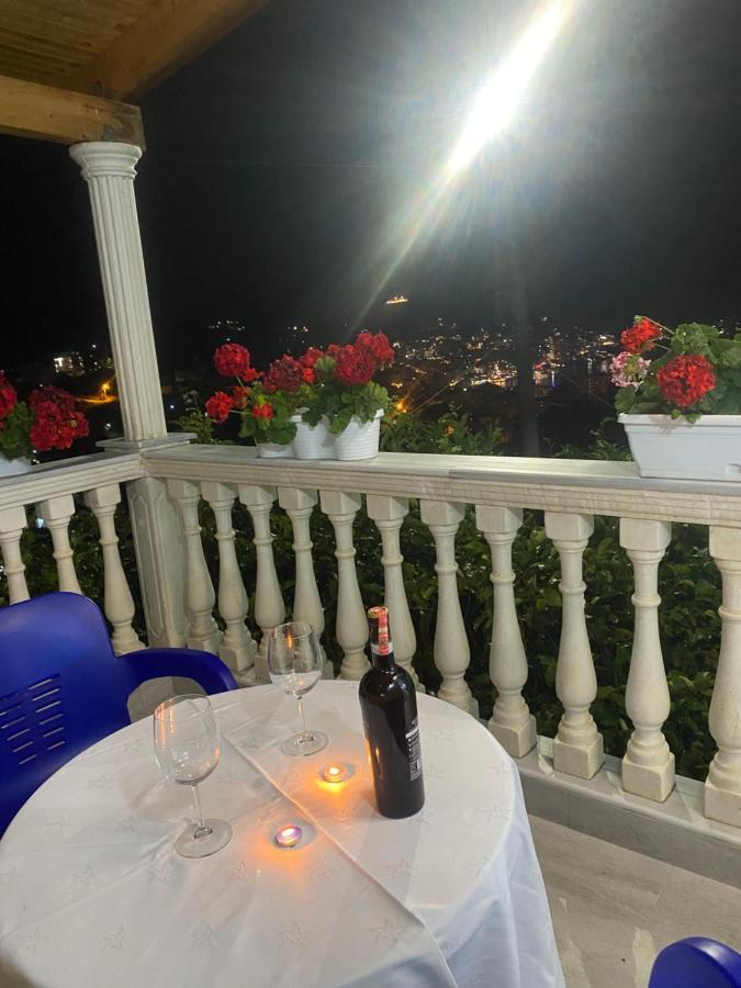 Vila Sinani Sarandë エクステリア 写真