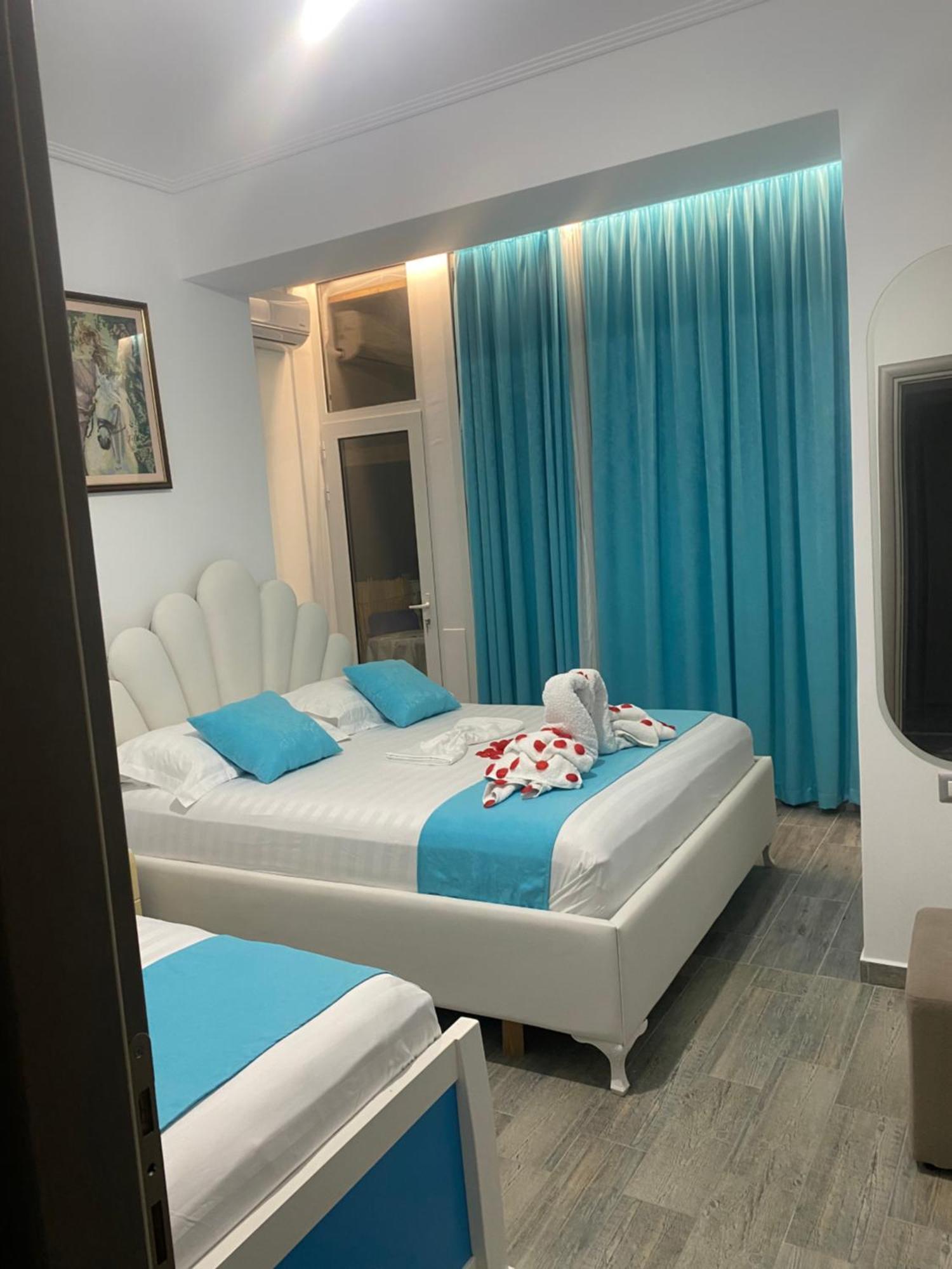 Vila Sinani Sarandë エクステリア 写真